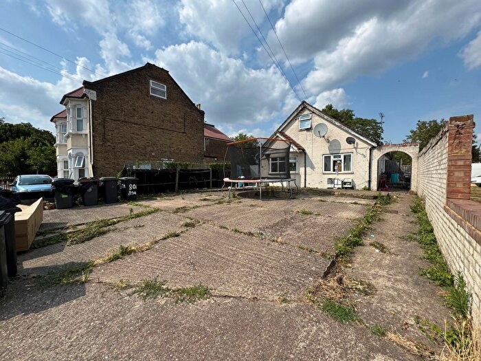 3 Bedroom Terraced House To Rent In South St, Enfield, EN3