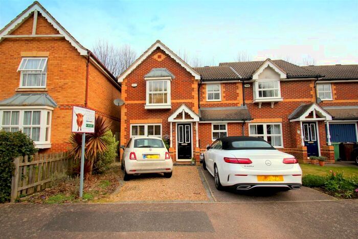 3 Bedroom End Of Terrace House To Rent In Pine Place, Tovil, Maidstone, Kent, ME15