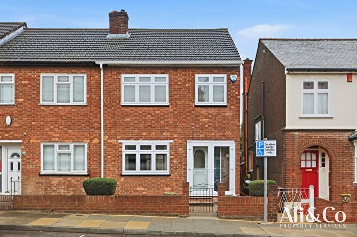 3 Bedroom Terraced House For Sale In South View Road, Grays, RM20