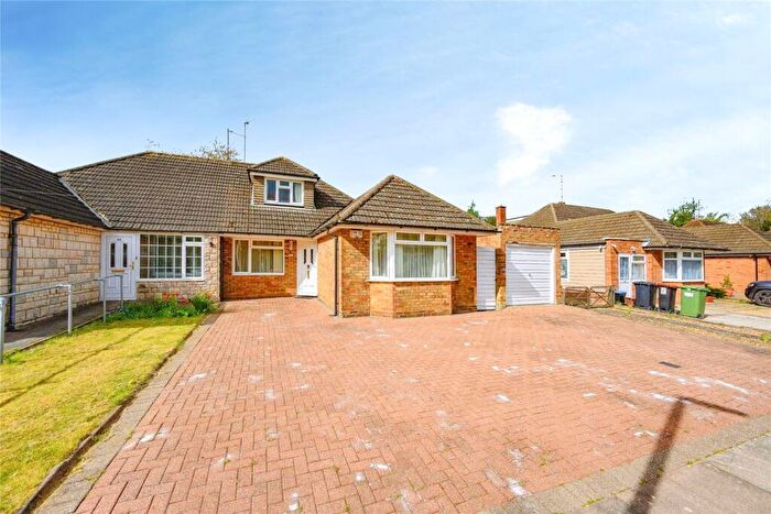 4 Bedroom Bungalow For Sale In Ridgeway Avenue, Dunstable, Bedfordshire, LU5