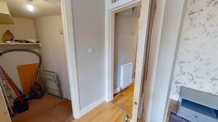 1 Bedroom Flat To Rent In Gibson Street, Edinburgh, EH7