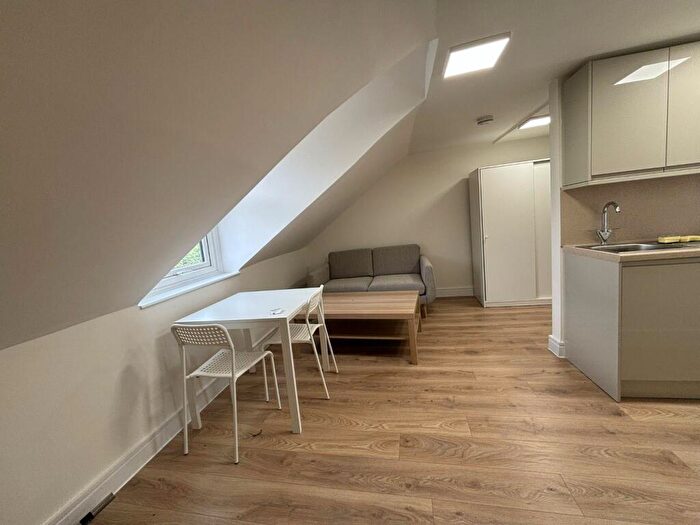 Semi Detached House To Rent In Iverson Road, NW6