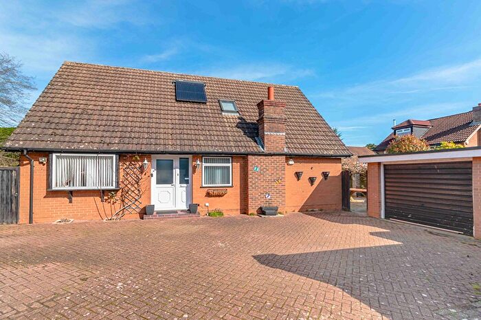 4 Bedroom Detached House For Sale In Highview Lane, Ridgewood, TN22