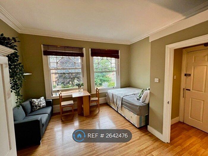 Studio To Rent In Bedford Hill, London, SW12