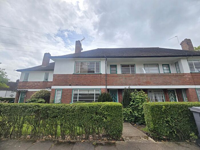 2 Bedroom Maisonette To Rent In Denison Close, East Finchley, N2