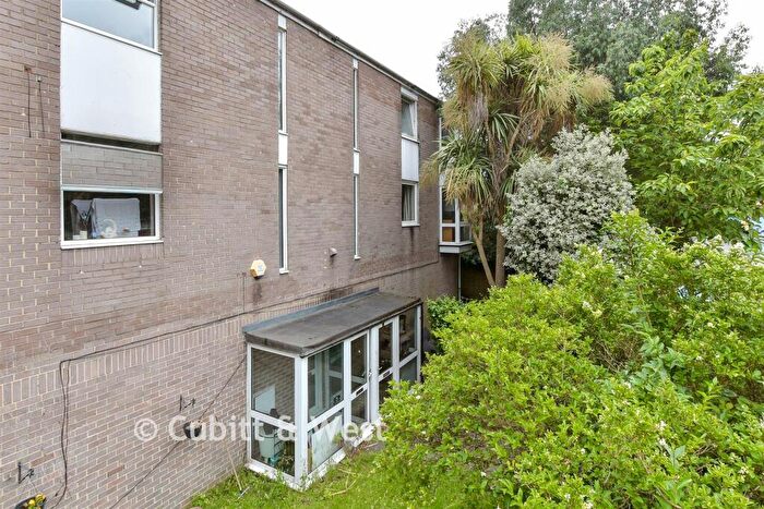 4 Bedroom Semi Detached House For Sale In Park Hill Road, Croydon, Surrey, CR0