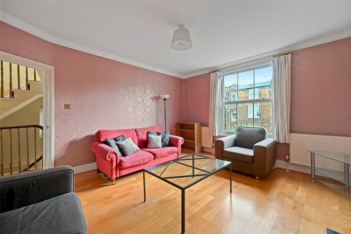 3 Bedroom Flat To Rent In St Stephens Avenue, London, W12
