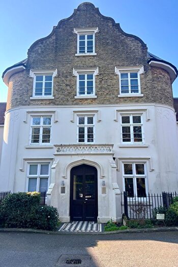 2 Bedroom Flat For Sale In Pegwell Road, Ramsgate, CT11