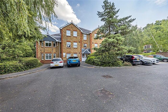 2 Bedroom Flat For Sale In Alexander Laroche Court, Richmond, TW10