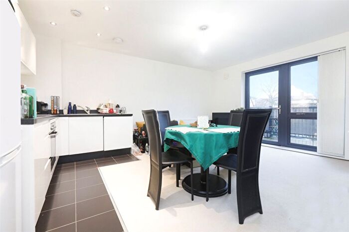 2 Bedroom Flat To Rent In Fisher Close, Rotherhithe, London, SE16