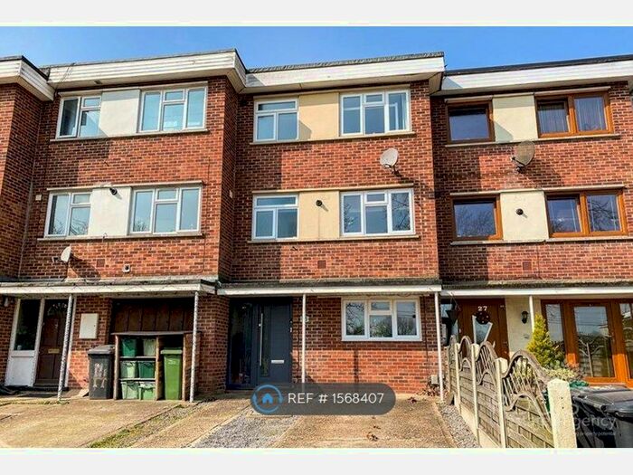 4 Bedroom Terraced House To Rent In Fir Tree Lane, Newbury, RG14