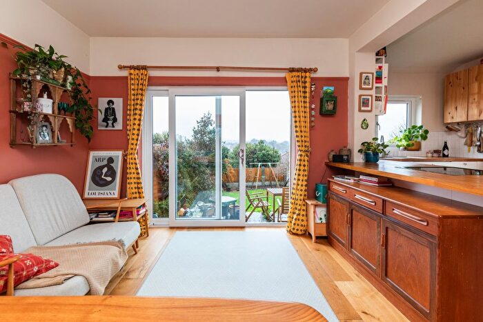 3 Bedroom Semi Detached House For Sale In Beckington Road, Bristol, BS3