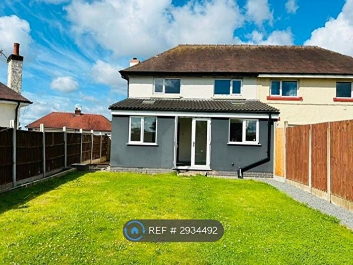 3 Bedroom Semi Detached House To Rent In Upton Road, Kidderminster, DY10