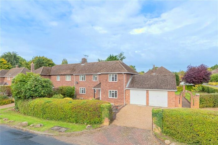 4 Bedroom Semi-Detached House To Rent In Hunters Close, Bovingdon, Hertfordshire, HP3