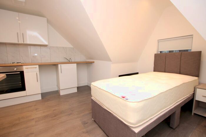 Studio To Rent In Broad Lane, London, N15