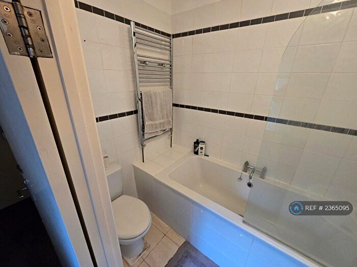 2 Bedroom Flat To Rent In Broad Street, Deal, CT14