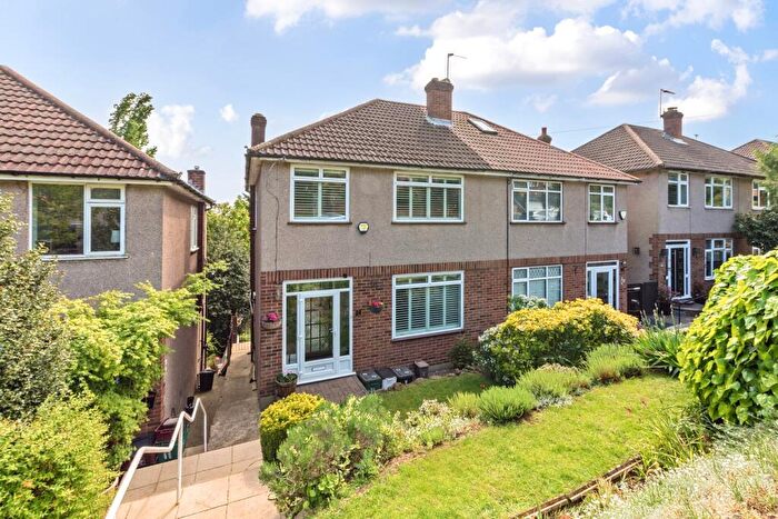 4 Bedroom Semi Detached House For Sale In Broom Mead, Bexleyheath, DA6