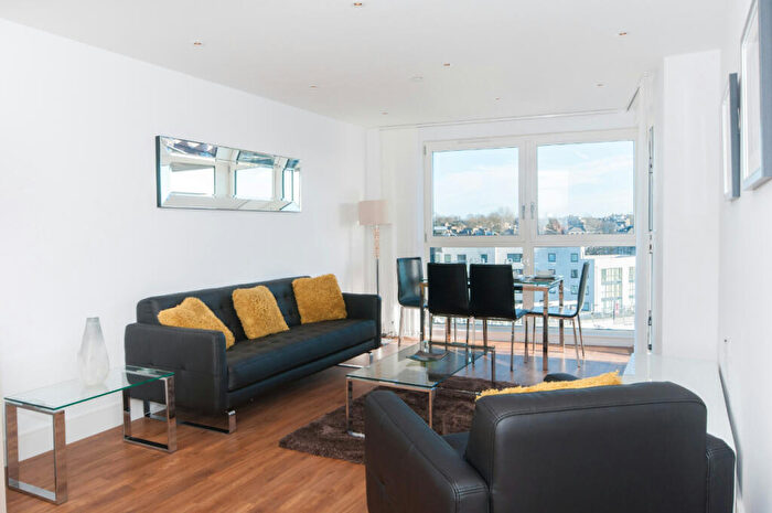 2 Bedroom Flat To Rent In Queensland Road, Islington, London, N7