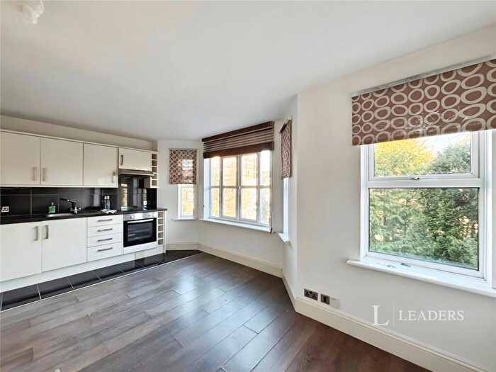 1 Bedroom Flat To Rent In Eaton Gardens, Hove, East Sussex, BN3