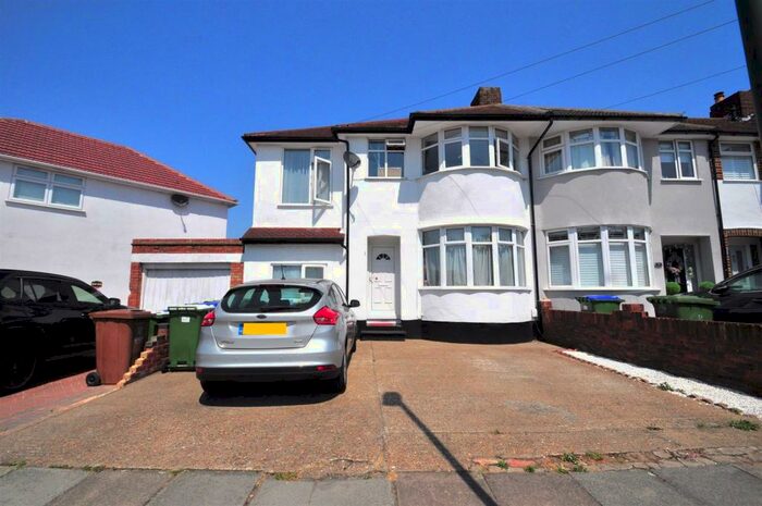 4 Bedroom Semi-Detached House To Rent In Stratton Road, Bexleyheath, DA7