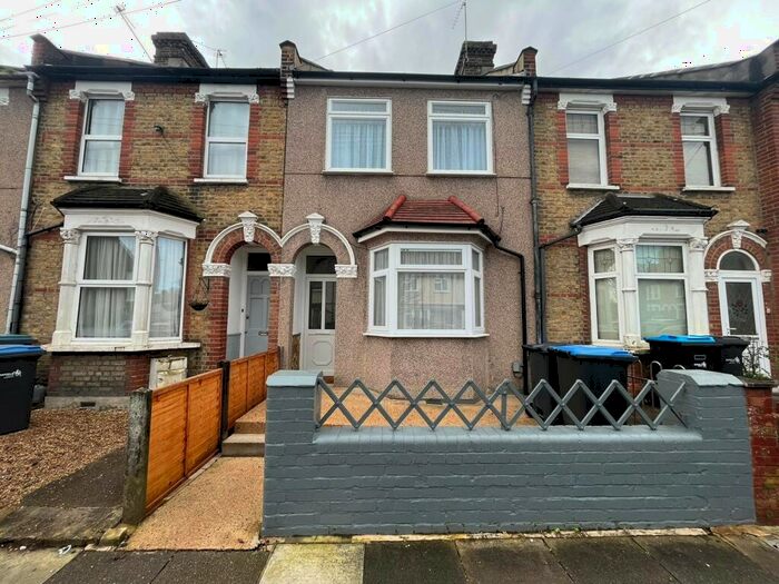 3 Bedroom Terraced House To Rent In Beaconsfield Road, EN3