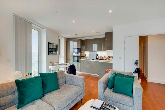 2 Bedroom Flat To Rent In Victory Parade, Woolwich, London, SE18