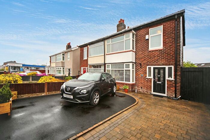 3 Bedroom Semi-Detached House For Sale In Poolstock Lane, Wigan, WN3