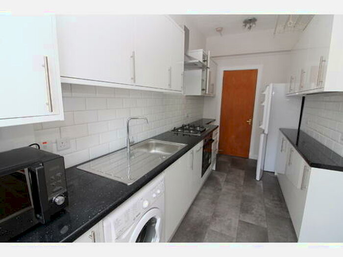 2 Bedroom Flat To Rent In Canonmills, Edinburgh, EH3