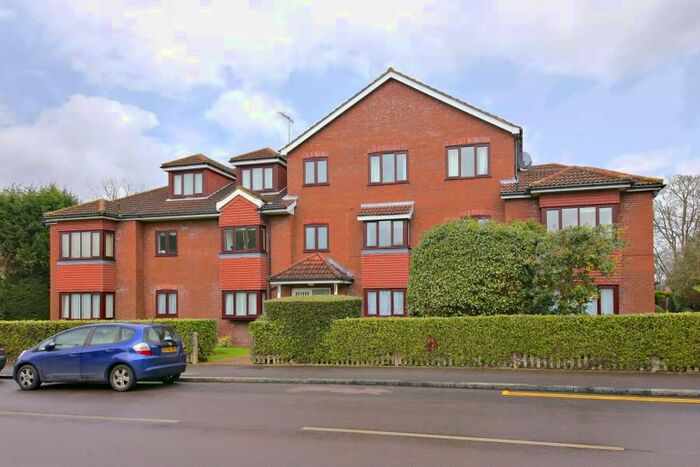 2 Bedroom Flat To Rent In Eastbury Avenue, Northwood, HA6