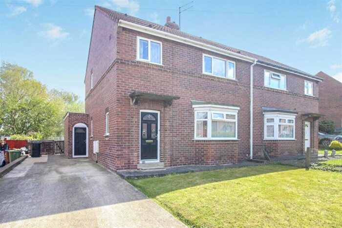 3 Bedroom Semi-Detached House For Sale In Oak Crescent, Garforth, Leeds, LS25