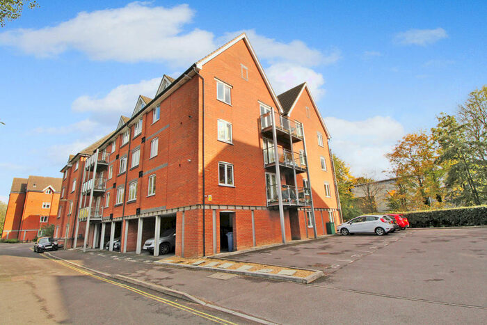 2 Bedroom Apartment To Rent In The Lamports, Alton, Hampshire, GU34