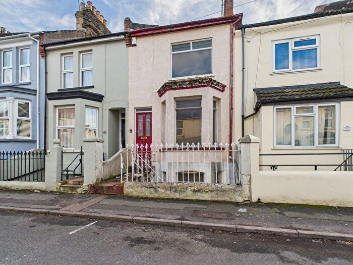 4 Bedroom Terraced House For Sale In Milburn Road, Gillingham, ME7