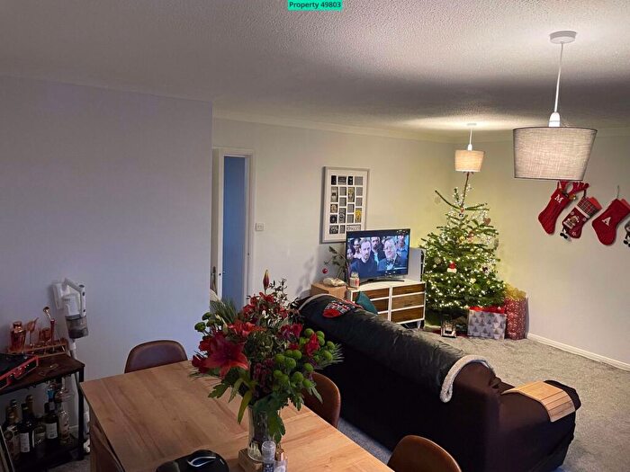3 Bedroom Flat To Rent In Cricklewood Lane, London, NW2
