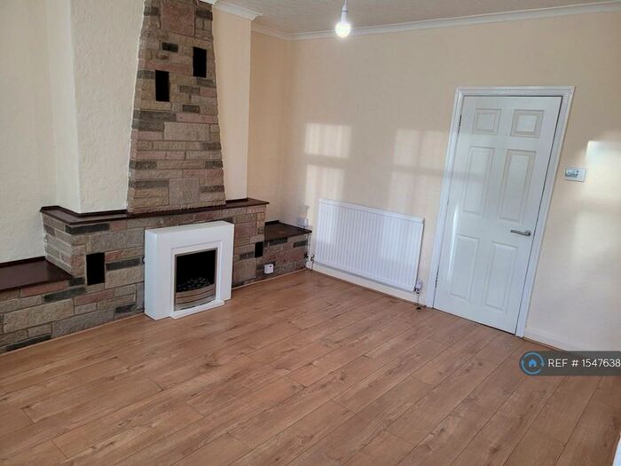 3 Bedroom Semi-Detached House To Rent In Hastilar Road South, Sheffield, S13