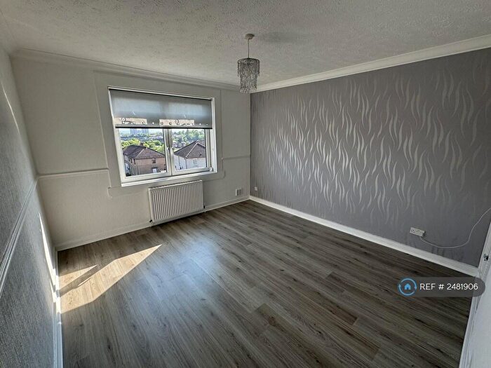 3 Bedroom Flat To Rent In West George Street, Coatbridge, ML5