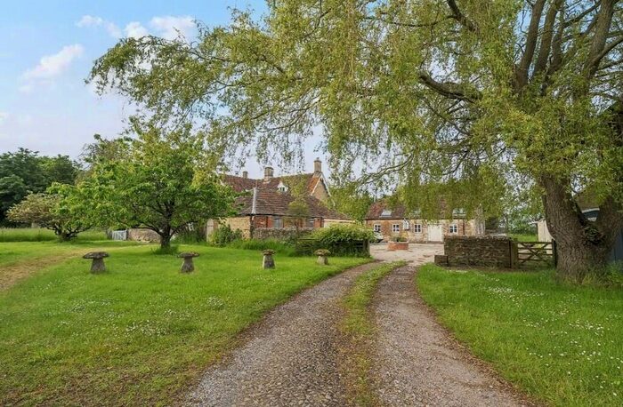 6 Bedroom House To Rent In , SN11