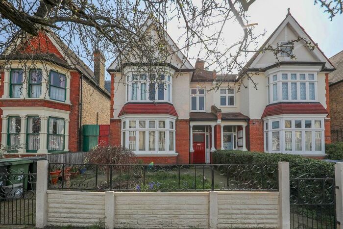 3 Bedroom Flat To Rent In Arran Road, Catford, London, SE6