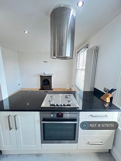3 Bedroom Flat To Rent In Brockley, London, SE4