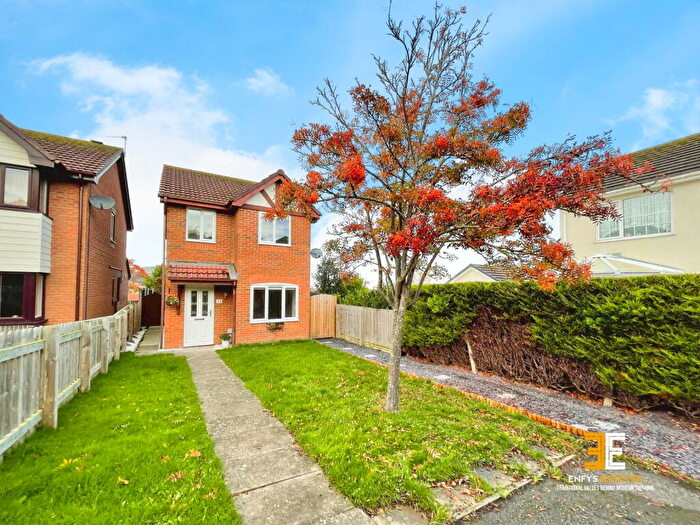 3 Bedroom Detached House For Sale In Criccieth Close, Llandudno, LL30