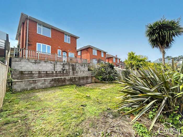 4 Bedroom Detached House For Sale In St. Albans Avenue, Bournemouth, BH8