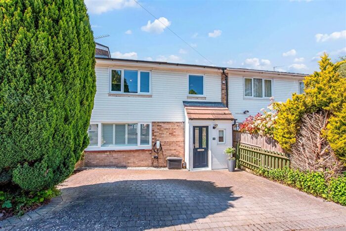 3 Bedroom Terraced House For Sale In Mann Close, Whitchurch, RG28