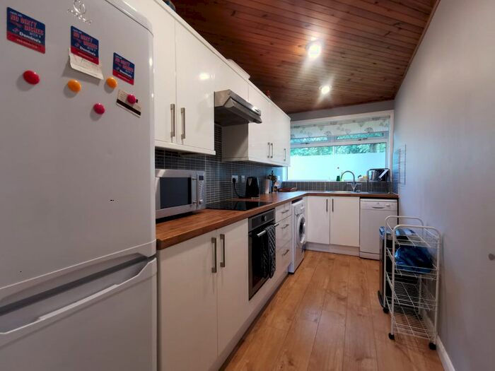 2 Bedroom Flat To Rent In Ash Hill Road, Aberdeen, AB16