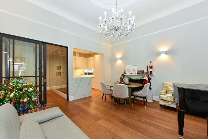 3 Bedroom Flat To Rent In Cromwell Road, London, SW5