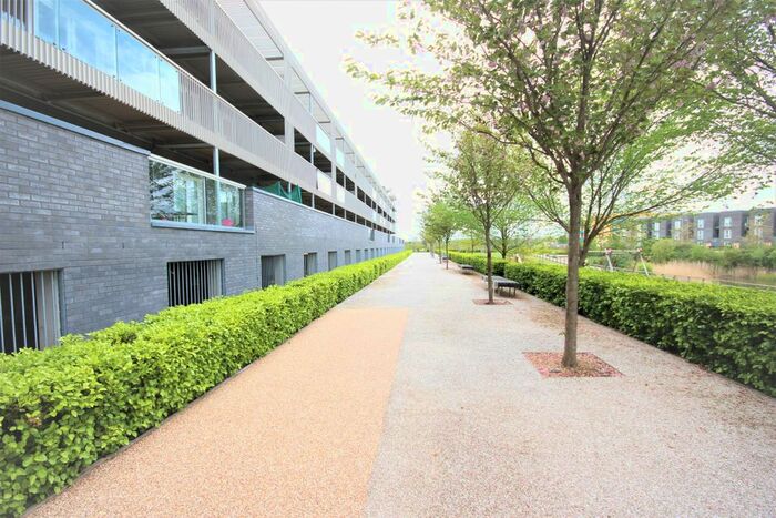 2 Bedroom Flat To Rent In Samuel Garside House, De Pass Gardens, Barking, IG11