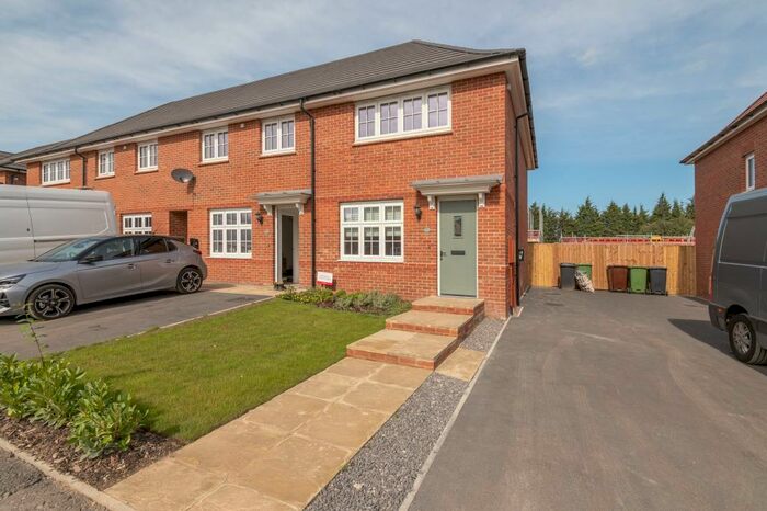 2 Bedroom Town House To Rent In Barrington Way, Leeds, LS15