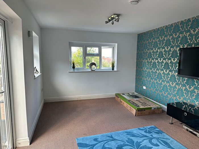 Studio To Rent In Herent Drive, Ilford, Clayhall, IG5