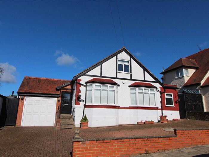 4 Bedroom Detached Bungalow For Sale In Oak Avenue, Enfield, EN2
