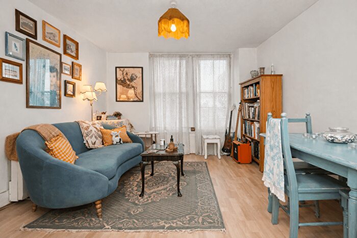 1 Bedroom Flat For Sale In South Street, St Andrews, KY16