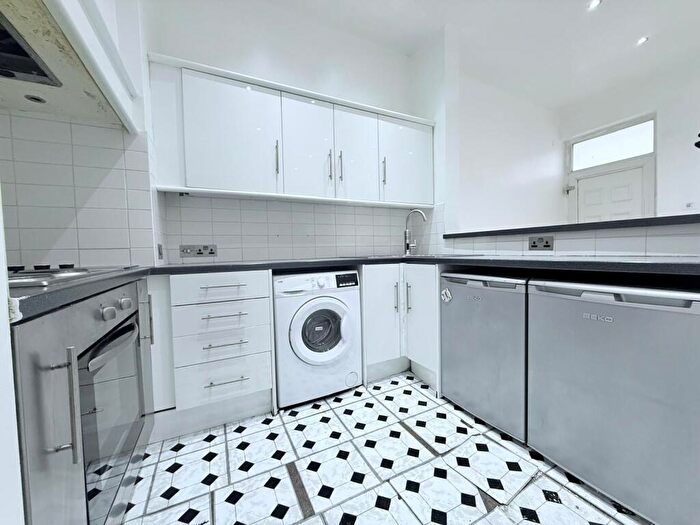 2 Bedroom Property To Rent In Elm Avenue, Nottingham, NG3