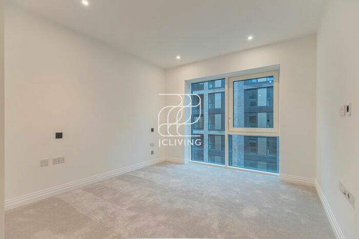 2 Bedroom Flat To Rent In Lockgate Rd, London Gb, London, SW6